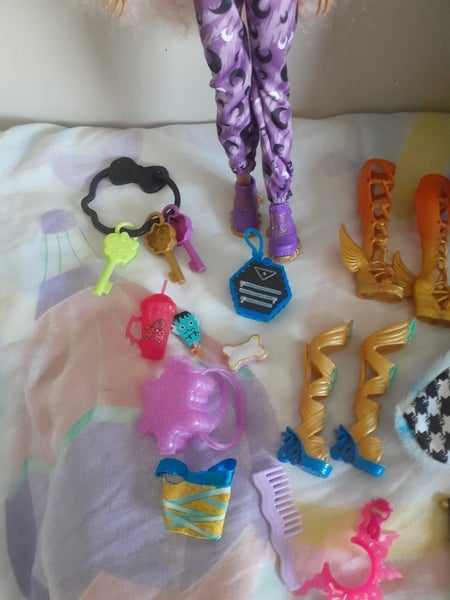 Monster High G3 Clawdeen Wolf + Case, Clothes & Accessories Carousel 5