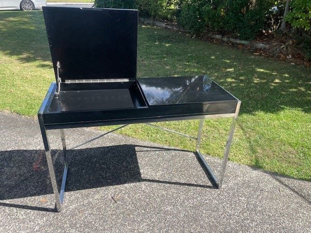 Stylish Black Desk Carousel 2