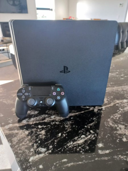Play Station 4 Slim Carousel 1
