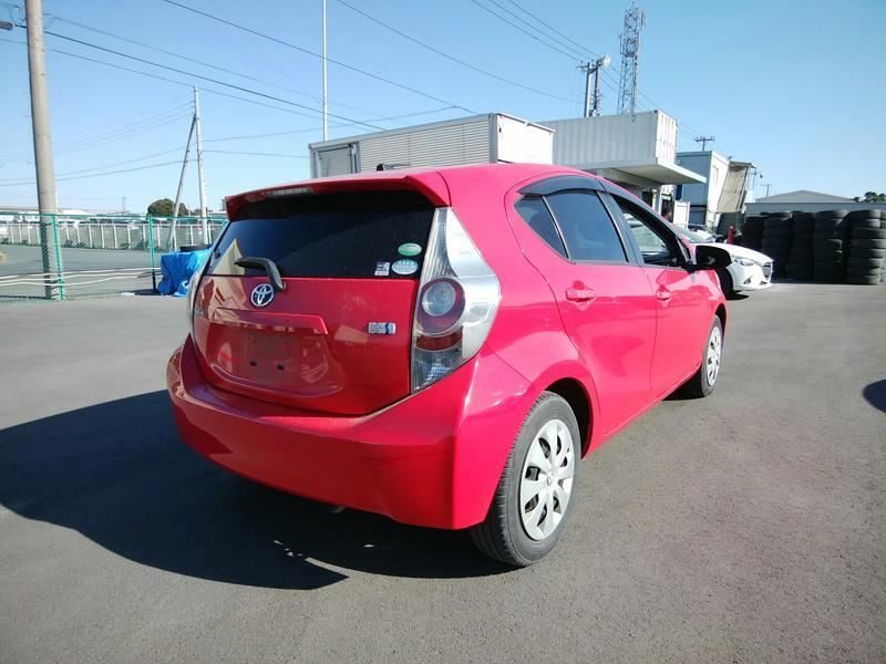 2013 Toyota Aqua62868837017987111