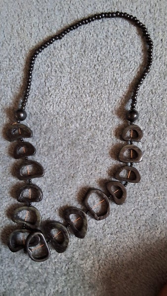 BLACK LONG BEADED NECKLACE WITH CIRCLE LIKE PENDENTS Carousel 2