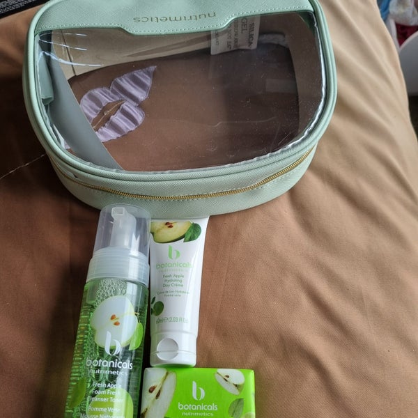 Nutrimetics Fresh Apple Gift set Carousel 1