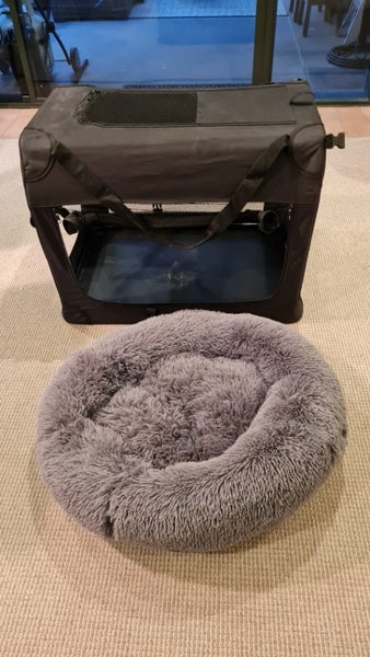 Foldable Pet Carrier (lge) plus pet bed Carousel 2