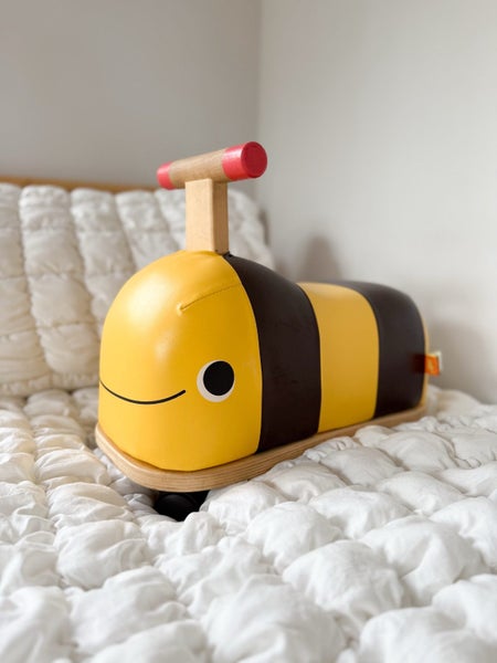B.BOOM BEE RIDE ON Carousel 1