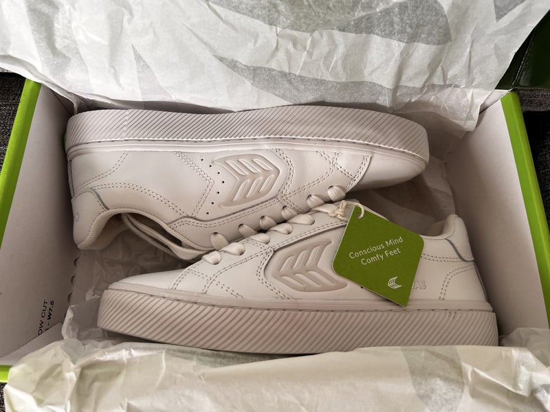 Brand New Cariuma Premium Sneakers Carousel 1