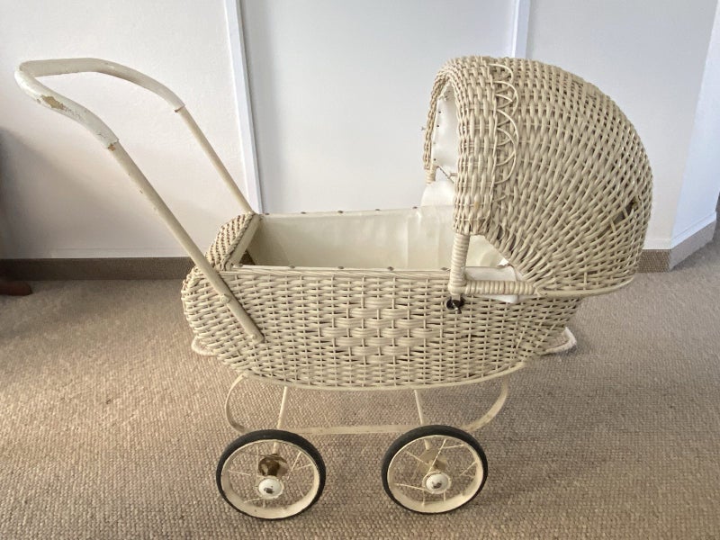 Cane Dolls Pram Carousel 1