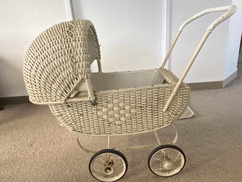 Cane Dolls Pram Carousel 2