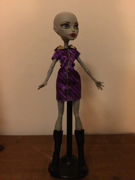 Monster High-Clawdeen Wolf doll 2012 Mattel Carousel 3