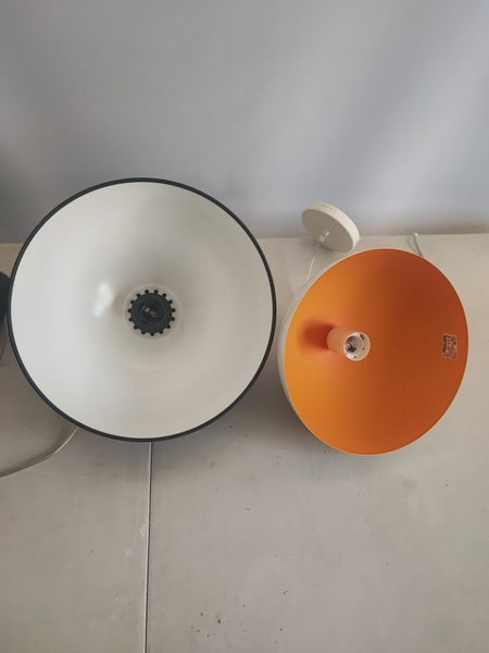 2 x hanging light pendants Carousel 1