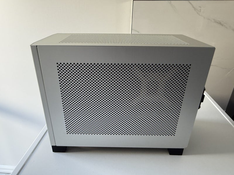 Ncase M1 - Watercooled Gaming Rig - RTX 3080 - Intel Core i7-10700KF - 32GB RAM Carousel 1