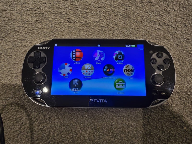 Sony PS Vita LED PCH-1002 + 4GB Vita Card + Charger Carousel 2