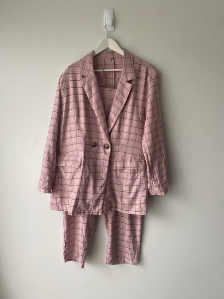 Checked pink suit (4XL) Carousel 1