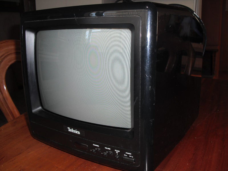 10" PORTABLE COLOUR ANALOG TV Carousel 4