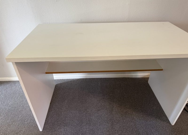 White table & chair Carousel 1