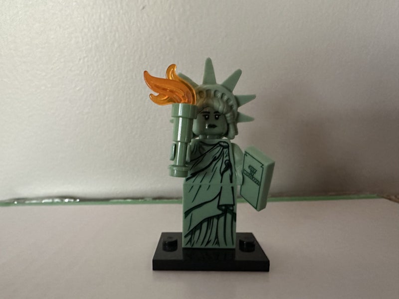 Lego Lady Liberty Minifigure - Series 6 Carousel 1