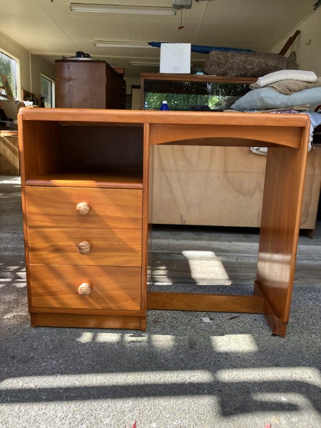 Solid Rimu 3 Drawer Student Desk Carousel 1