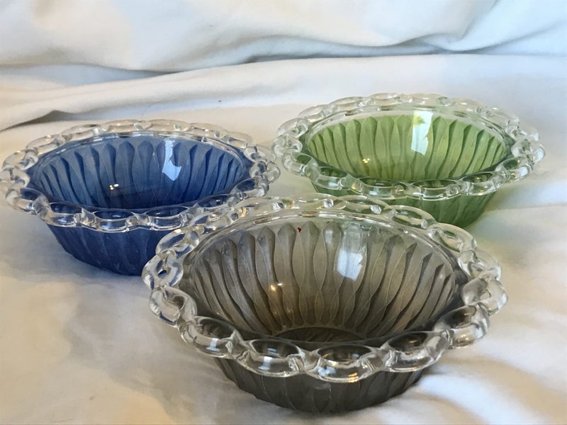 $1NR! Three coloured glass candy dishes with lattice edge 220/5 Carousel 1