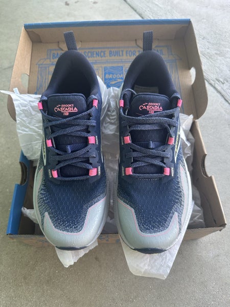 Brooks Cascadia 18 - Womens Trail 8.5 Carousel 1