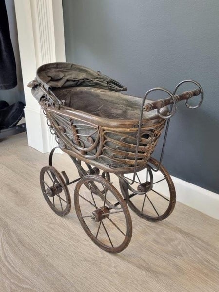 Antique look pram Carousel 1