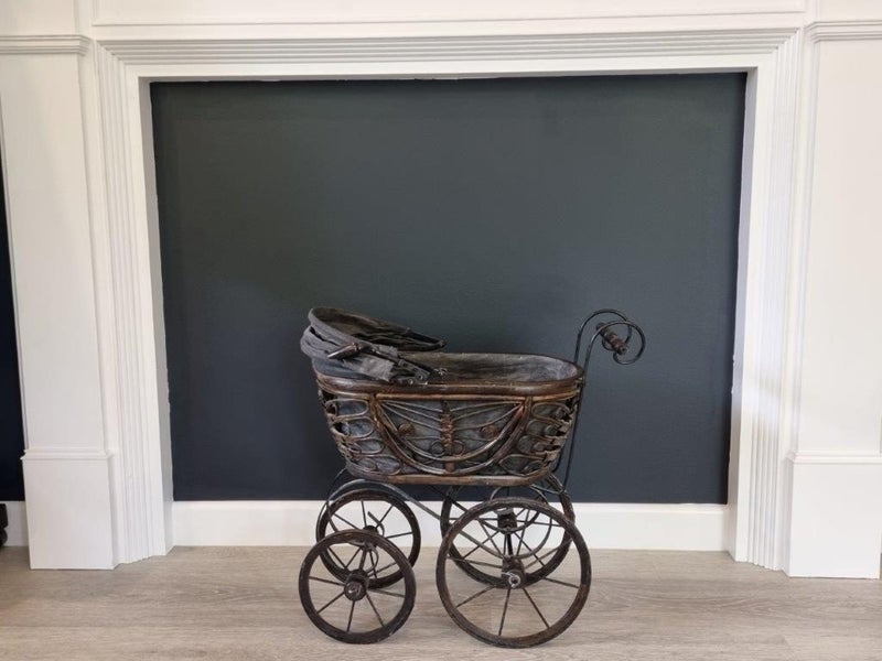 Antique look pram Carousel 2