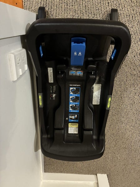 Nuna capsule and base (Pipa Lite LX) Carousel 6