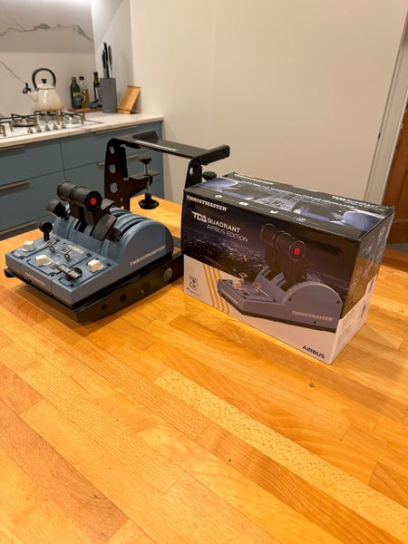 Thrustmaster TCA Airbus Throttle x 2, Flap/Speedbrake kit and flying clamp Carousel 4