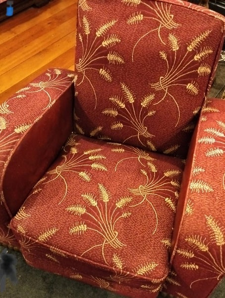 Couch (fold out)+ Armchair in original Vintage Golden Wheat Sheaf design Carousel 1