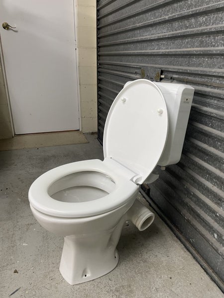 Right skew toilet pan, cistern, soft close seat, great condition - hard to find Carousel 2