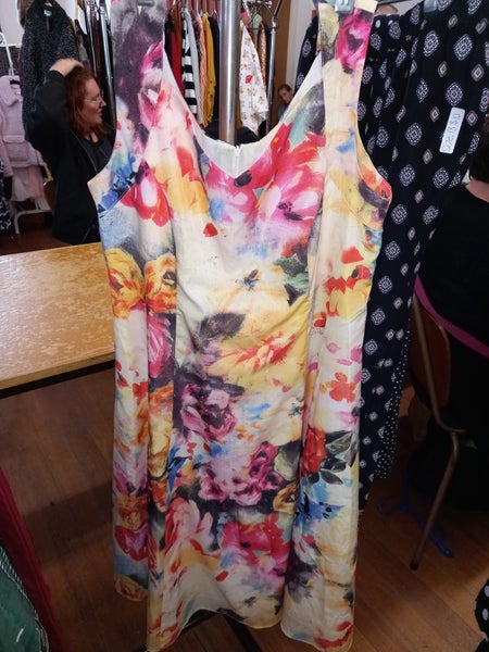 Hand-Made Printed Floral Silk Formal Dress (Size 16) Carousel 1