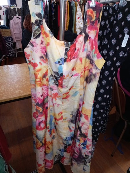 Hand-Made Printed Floral Silk Formal Dress (Size 16) Carousel 2