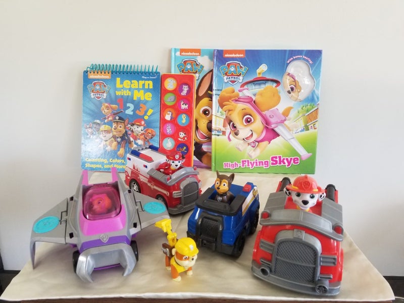 Paw patrol toys and books •bulk lot• good condition Carousel 1
