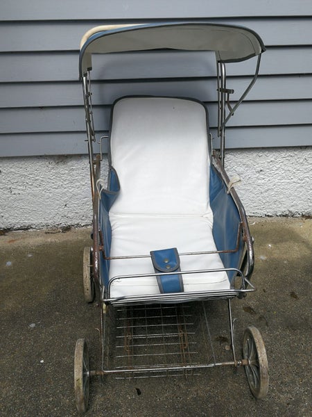 . Vintage collapsible dolls pram Carousel 1