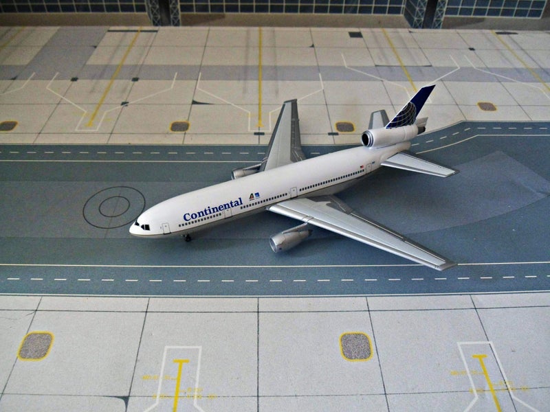 Scale 1/400 Dragon Wings - Douglas DC-10-30 Continental 'Alitalia' Carousel 2