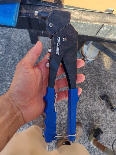 VERY LITTLE USE Kincrome Swivel Head Riveter Carousel 2