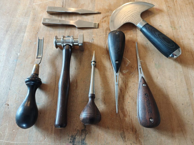 Set of fine leatherwork tools Carousel 1