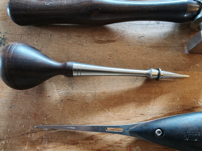 Set of fine leatherwork tools Carousel 2