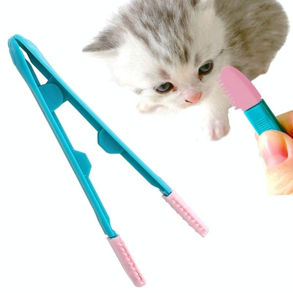 Pet Eye Cleaner And Hair Knot Brush For Cats Carousel 1