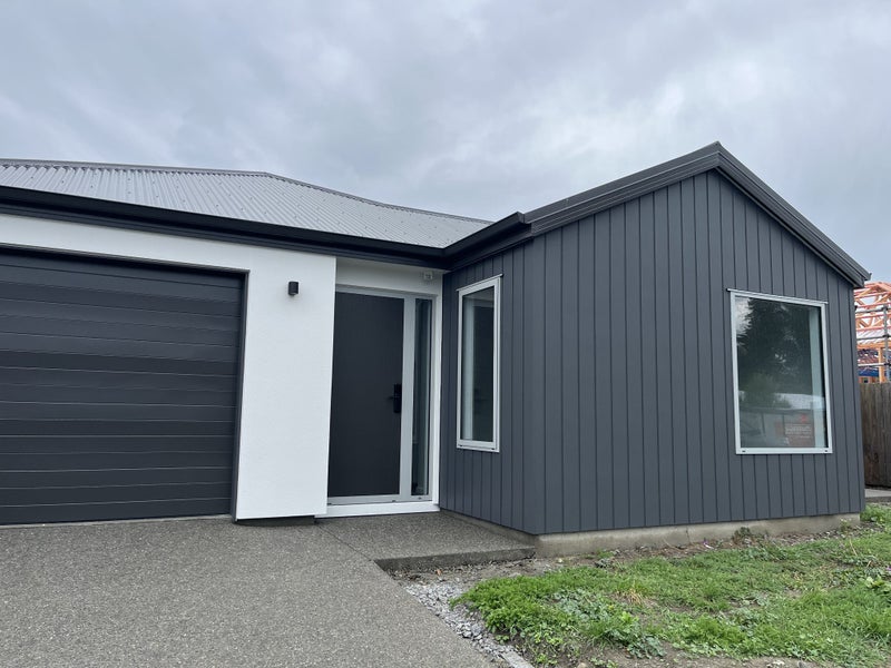 Image 1 of 7