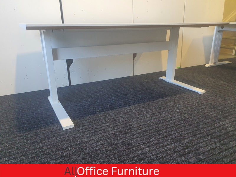 Executive Office Desk by Vidak Carousel 4