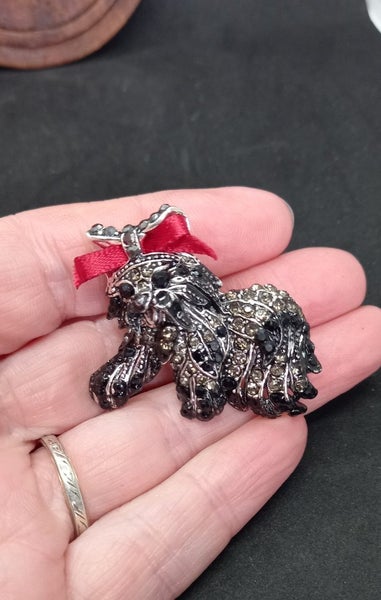 Dog brooch Carousel 2