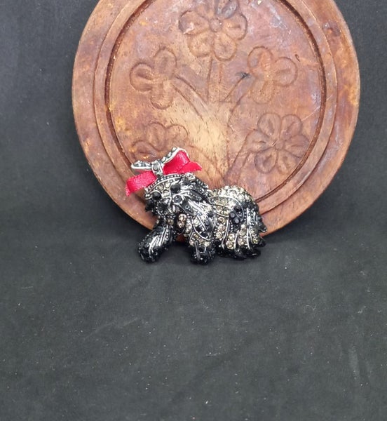 Dog brooch Carousel 5