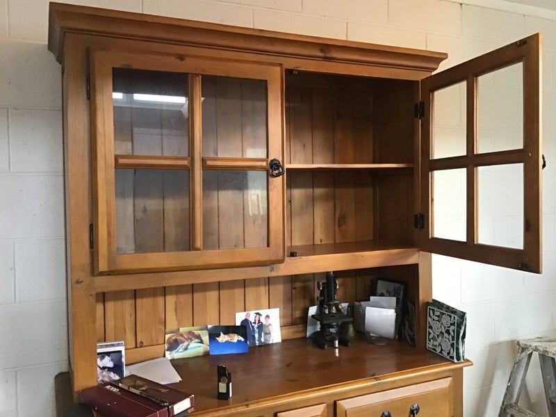 Hutch Dresser62939543968257111