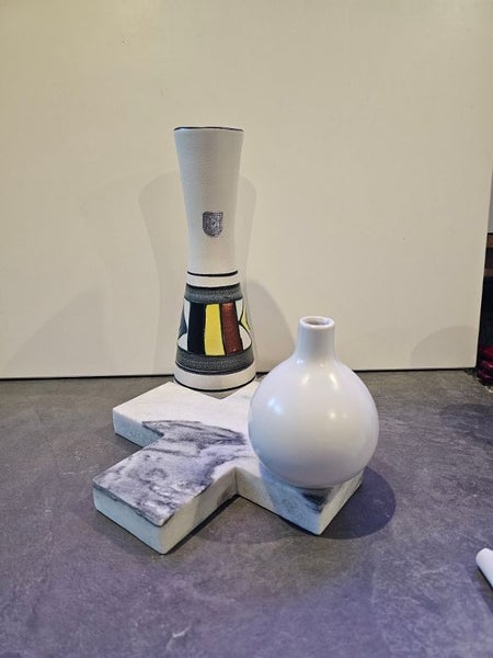 Diminutive = Small Kleiner westdeutscher Hermelin, weißer Krug/Vase Carousel 4