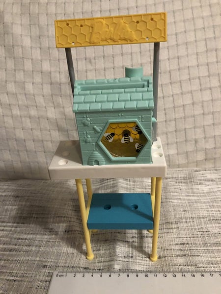 Barbie Bee Stand Carousel 1