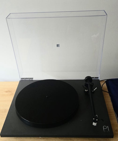 Rega Planar 1 Turntable - barely used. Working perfectly well Carousel 1