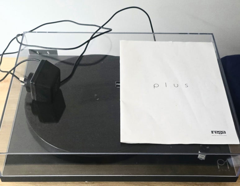 Rega Planar 1 Turntable - barely used. Working perfectly well Carousel 2