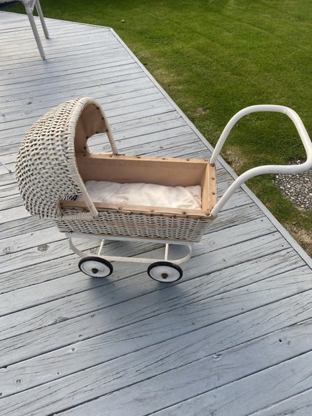 Child’s Pram Toy Carousel 1