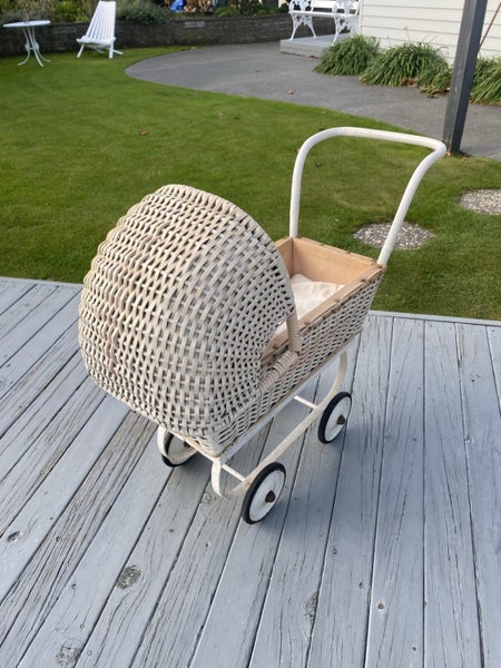 Child’s Pram Toy Carousel 3