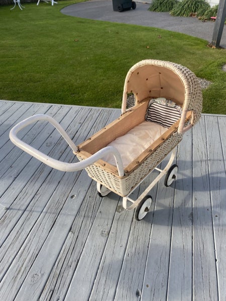 Child’s Pram Toy Carousel 2
