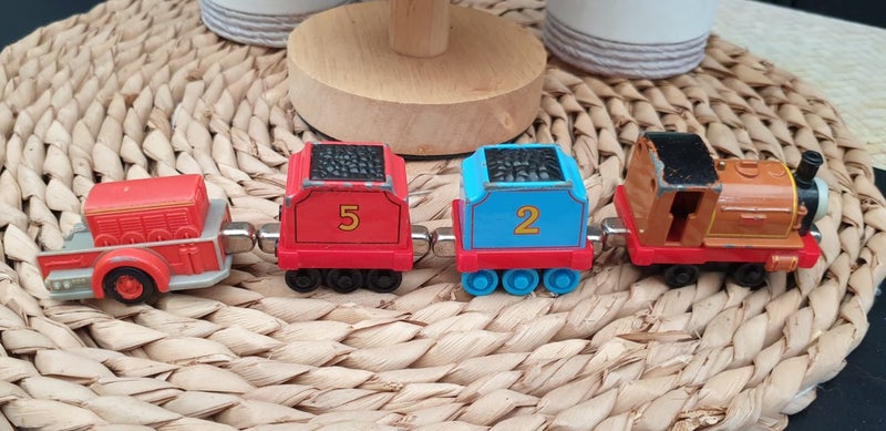 Thomas and Friends Trains & Trailers • Duke, Edward's, James & Flynns Tenders Carousel 2